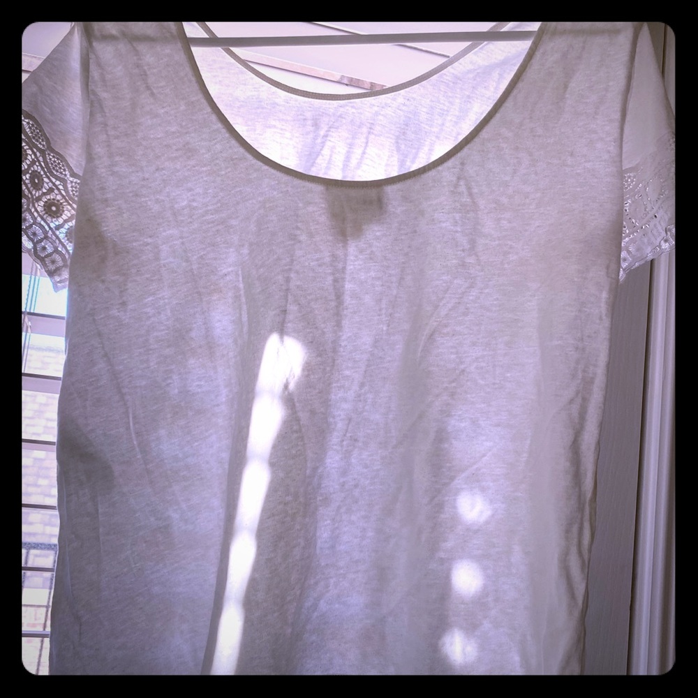 Low back Cotton Shirt with Lace Sleeves